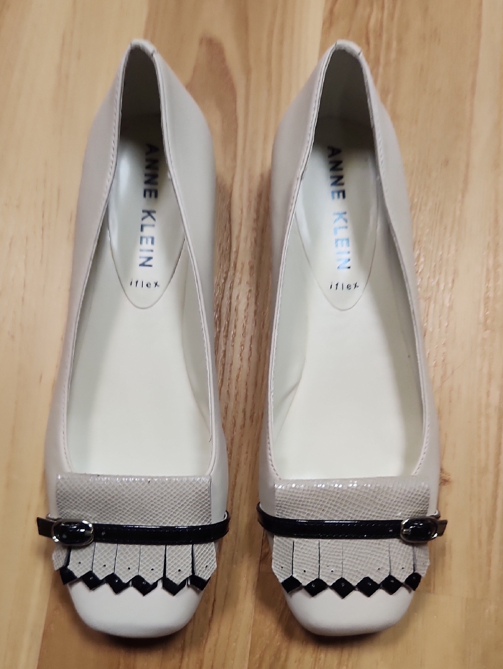 Anne Klein Cream and Black Fringe Accent Loafers SZ. 6